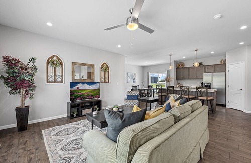 Centennial House | 3 bedroom home on 1 acre
