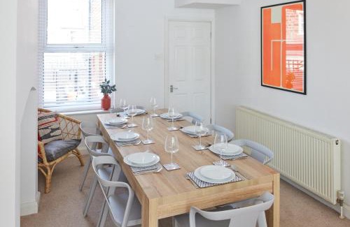 Harrogate House | 3-bedroom home with free parking&flexible bed configuration