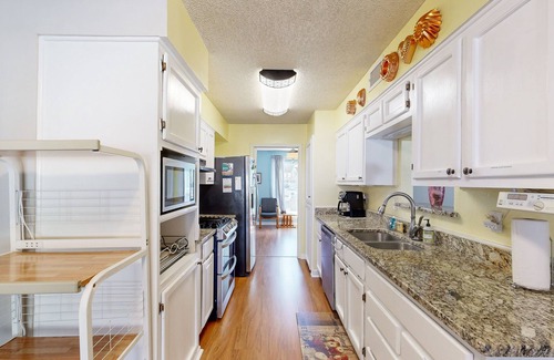 Leon Valley House | 3-bedroom home with private pool, fireplace, patio and BBQ grill