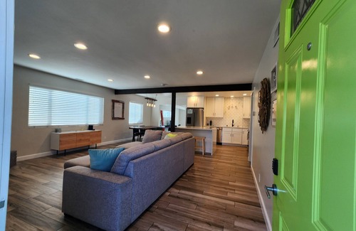 Fire Mountain House | 3-bedroom house in fabulous Oceanside 1 mile to beach