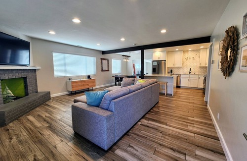Fire Mountain House | 3-bedroom house in fabulous Oceanside 1 mile to beach