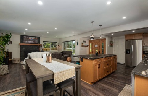 Lower Kingsbury House | 3-bedroom house in fantastic Stateline with WiFi, AC