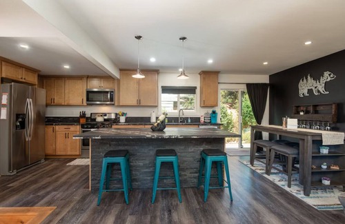 Lower Kingsbury House | 3-bedroom house in fantastic Stateline with WiFi, AC