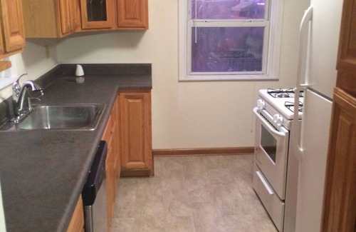 Ross Township House | 3-bedroom house in Pittsburgh with WiFi, AC. 15 minutes from all stadiums.