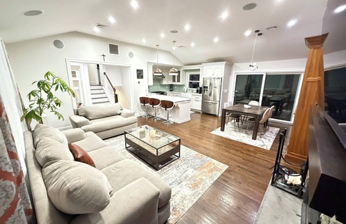 Norwalk House | 3-bedroom house in pleasant Norwalk with Pool, outdoor BBQ, and so much more
