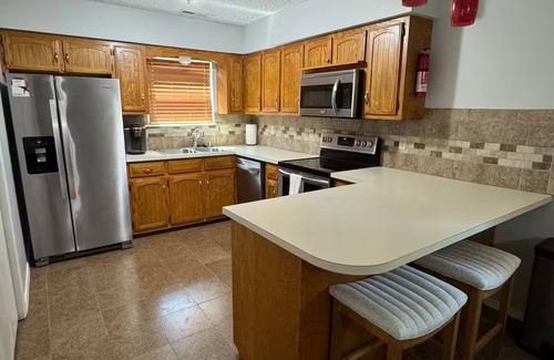 Grove House | 3-bedroom house in Sailboat Subdivision on Wolf Creek with AC, WiFi, grill, deck