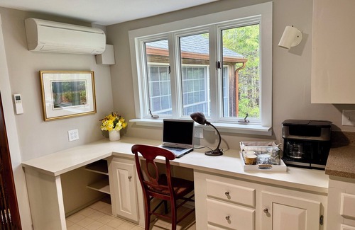 Cape Neddick House | 3-bedroom house in serene Cape Neddick Maine WiFi, AC. Enjoy some peace & quiet