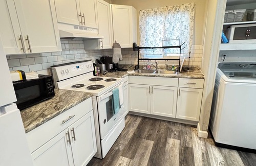 Dayton House | 3-bedroom house in terrific Dayton with AC, WiFinNear Airport and downtown.