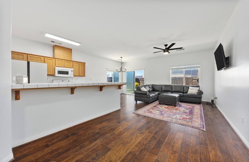 Bakersfield House | 3-bedroom house in delightful Bakersfield with WiFi, AC