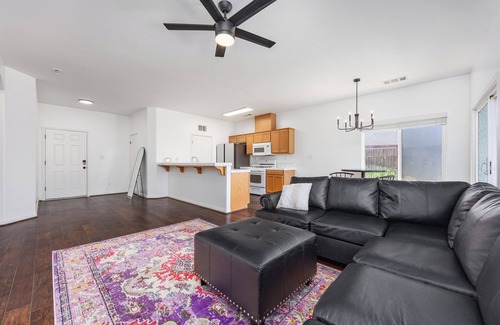 Bakersfield House | 3-bedroom house in delightful Bakersfield with WiFi, AC