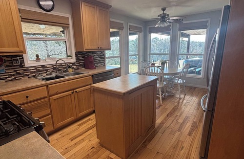 Florien House | 3-bedroom house in welcoming Florien with WiFi, AC