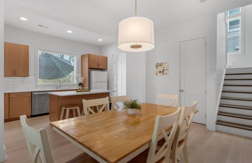 Hidden Valley House | 3-bedroom house in wonderful Charlotte with AC, WiFi, free coffee, free parking
