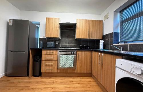 Holbrooks Apartment | 3 Bedroom House Near Arena
