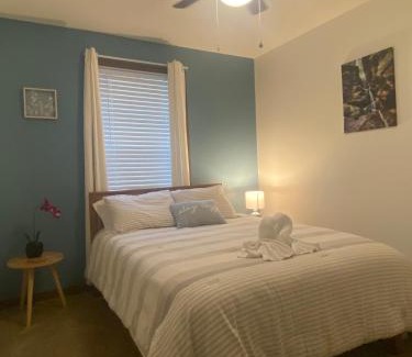 Logan House | 3 Bedroom in Hocking Hills w King Bed Logan Ohio