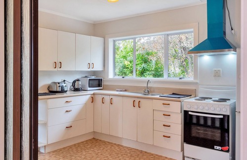 Greenlane - Ellerslie Apartment | 3 Bedroom In Onehunga w Parking - Wifi - Netflix