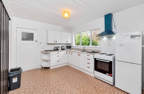 Greenlane - Ellerslie Apartment | 3 Bedroom In Onehunga w Parking - Wifi - Netflix