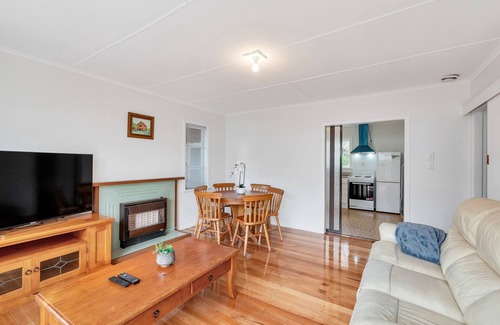 Greenlane - Ellerslie Apartment | 3 Bedroom In Onehunga w Parking - Wifi - Netflix