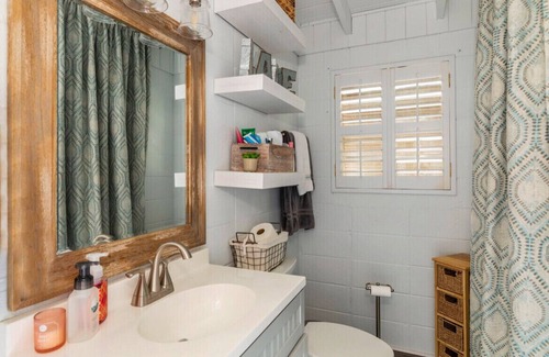 Little Kowaliga Cabin | 3-bedroom Lake Martin, AL cabin in cool Equality with WiFi, AC