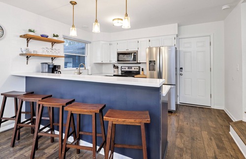 Riverside House | 3 Bedroom Lakefront Retreat w/Amazing Water Views!