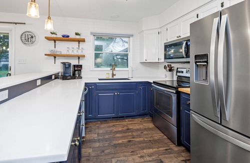 Riverside House | 3 Bedroom Lakefront Retreat w/Amazing Water Views!