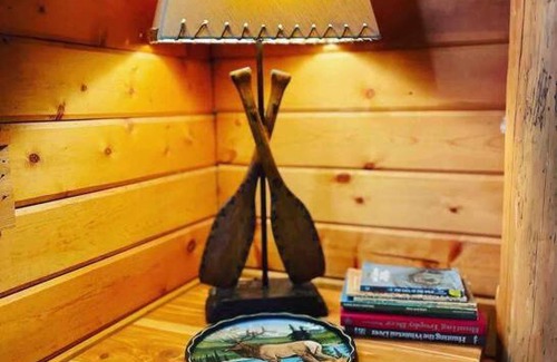 Eureka Springs House | 3 Bedroom log cabin with hot tub at Bear Mountain