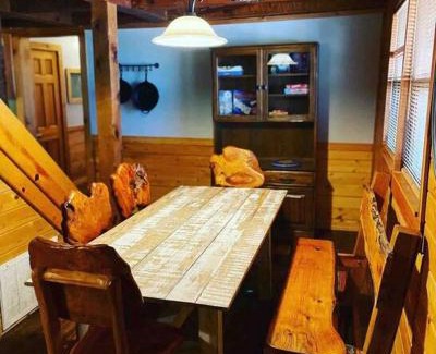 Eureka Springs House | 3 Bedroom log cabin with hot tub at Bear Mountain