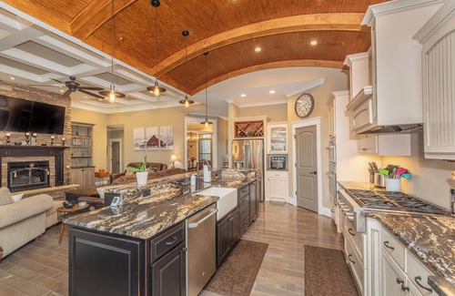 Langley Other | 3-bedroom modern farmhouse retreat near the Masters w/pool and hot-tub