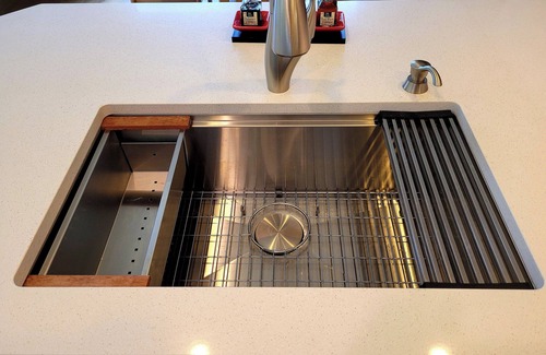 Bull Mountain House | 3-bedroom modern house in Tigard with wireless, A/C, well stocked & Comfy