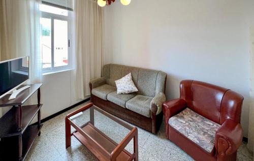 Cerdeira Apartment | 3 Bedroom Nice Apartment In A Coruña