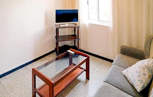 Cerdeira Apartment | 3 Bedroom Nice Apartment In A Coruña