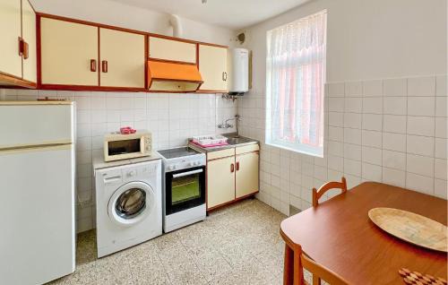 Cerdeira Apartment | 3 Bedroom Nice Apartment In A Coruña