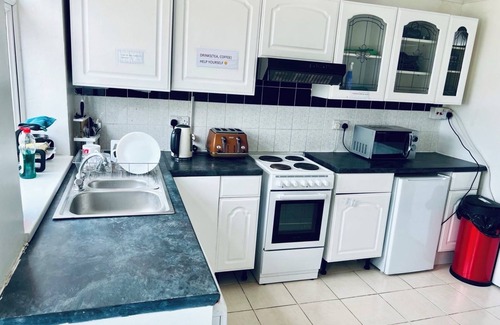 Mynyddbach House | 3 bedroom peaceful house in Swansea (Morriston Area)5 people Max