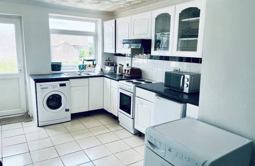 Mynyddbach House | 3 bedroom peaceful house in Swansea (Morriston Area)5 people Max