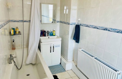 Mynyddbach House | 3 bedroom peaceful house in Swansea (Morriston Area)5 people Max
