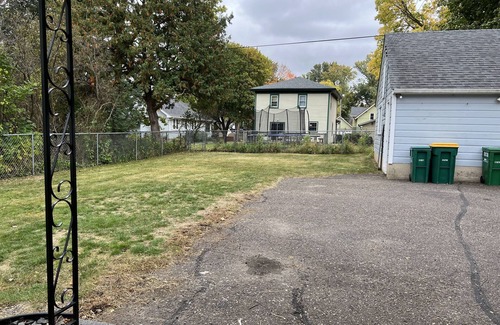 Stillwater Apartment | 3 Bedroom Pet Friendly Stay