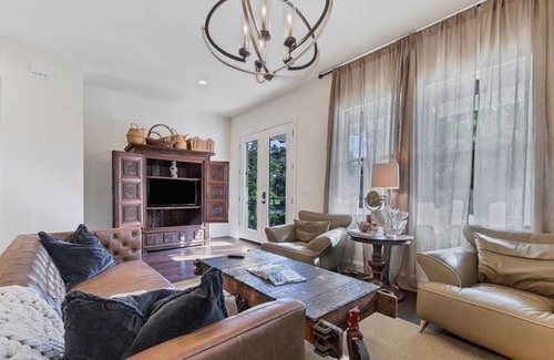 Gillespie Park Apartment | 3 Bedroom Single family 427357 by Houzlet