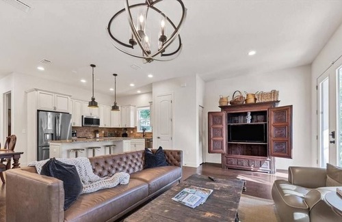 Gillespie Park Apartment | 3 Bedroom Single family 427357 by Houzlet