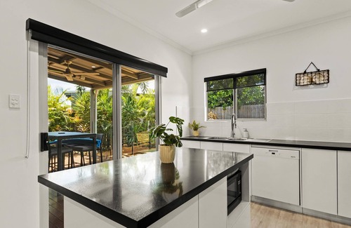 Cable Beach Villa | 3 Bedroom Sleeps 5 Private Villa