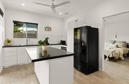 Cable Beach Villa | 3 Bedroom Sleeps 5 Private Villa