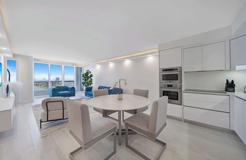 Edgewater Apartment | 3-Bedroom Sparkling Bayfront Oasis