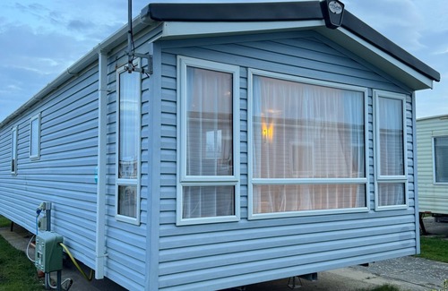 Rhyl Ski Chalet | 3 Bedroom Stunning Caravan Justin