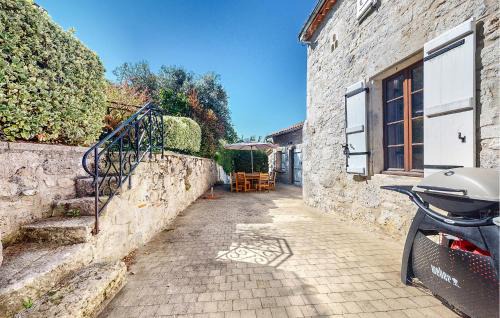 Prayssas House | 3 Bedroom Stunning Home In Prayssas