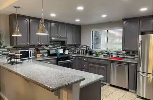 Modesto House | 3-bedroom townhome in tranquil Modesto with AC