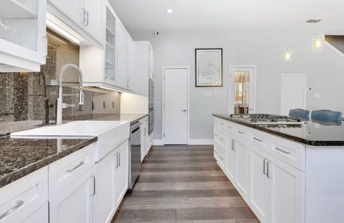 Uptown House | 3-bedroom townhome in wonderful Dallas with AC, WiFi