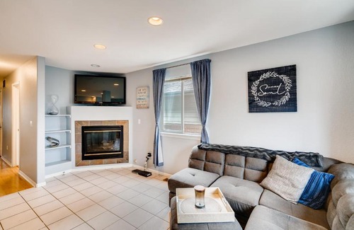 University Hills House | 3 Bedroom Townhouse in Denver Conveniently Located