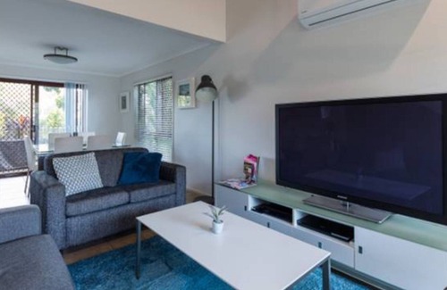 Labrador House | 3 Bedroom Townhouse- with free wifi