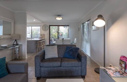 Labrador House | 3 Bedroom Townhouse- with free wifi