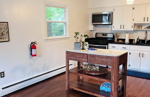 South Orange Apartment | 3-bedroom apartment in charming South Orange Village with WiFi