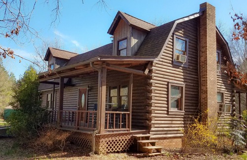 Southmont House | 3-bedroom vacation home just 18 minutes from High Rock Lake