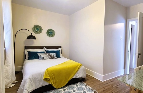 Whyte ave House | 3 bedroom Victorian style house 13min walk distance from UofA Hospital